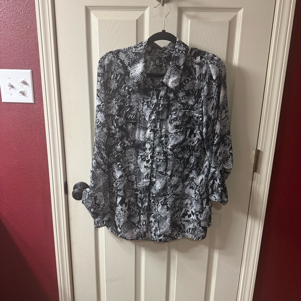New Directions Womens XL Snakeskin Print Button Up Blouse Roll Tab Sleeve Black